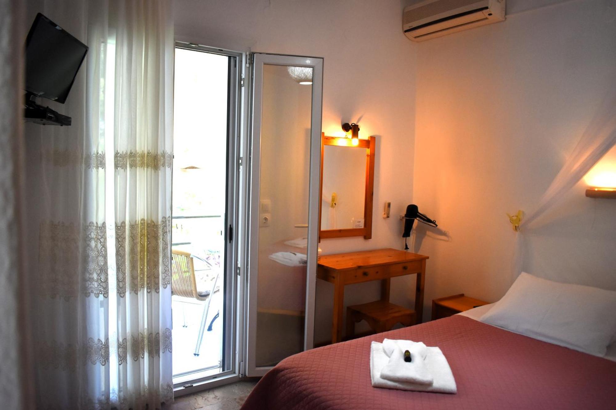 Kostas Apartments & Studios Agios Georgios Pagon Eksteriør bilde